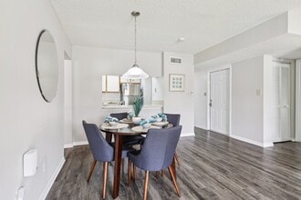 Lakeside Glen Apartments in Melbourne, FL - Building Photo - Building Photo