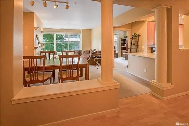 10042 Main St, Unit 210 in Bellevue, WA - Building Photo - Building Photo