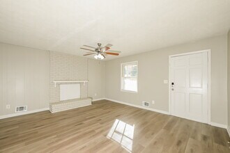 6490 Executive Dr in Winston, GA - Foto de edificio - Building Photo