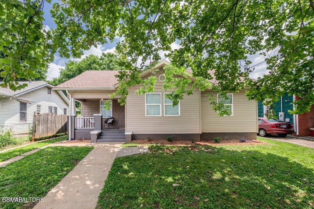 1716 8th Ave in Knoxville, TN - Building Photo