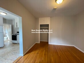 7 Elmer St, Unit 3 in Cambridge, MA - Building Photo - Building Photo