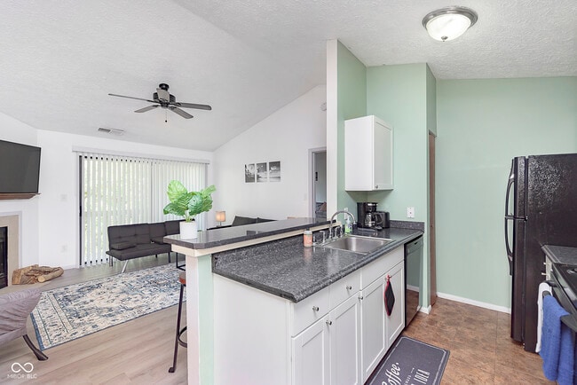 4351 Village Pkwy Cir W in Indianapolis, IN - Building Photo - Building Photo