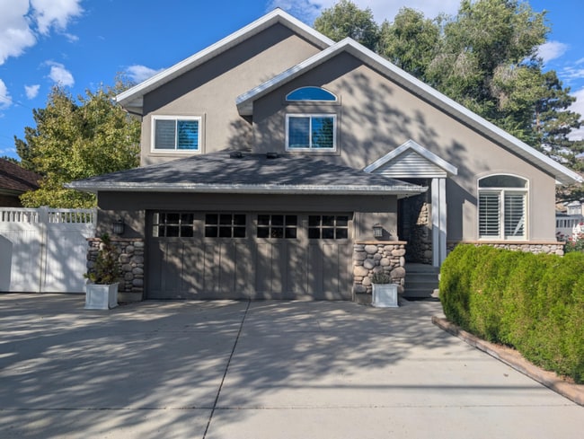 property at 2803 E Evergreen Ave