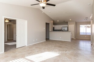 2260 W Hayden Peak Dr, Unit New King Edward  608 in San Tan Valley, AZ - Foto de edificio - Building Photo