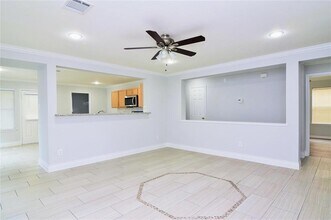 13326 Amber Lodge Ln in Houston, TX - Foto de edificio - Building Photo