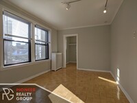 737 W Belmont Ave, Unit 314-RA in Chicago, IL - Building Photo - Building Photo