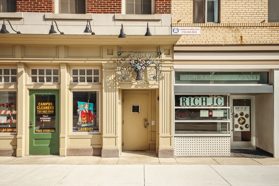 Amsterdammer Place in Ann Arbor, MI - Foto de edificio