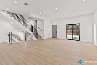 3005-3002 La Paz Dr in Los Angeles, CA - Building Photo - Building Photo