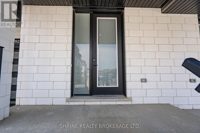 925 Sarnia Rd in London, ON - Building Photo - Building Photo