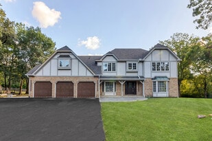 71 Crestview Dr in Oswego, IL - Building Photo