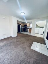 71 Pembroke Ave, Unit 2 in Providence, RI - Foto de edificio - Building Photo