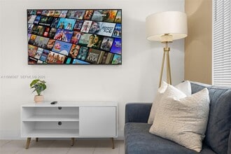 1286 NE 109th St in Miami, FL - Building Photo - Building Photo