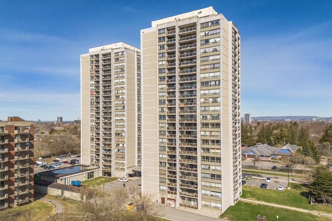 Windfields in Ottawa, ON - Building Photo - Building Photo