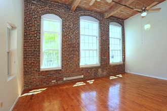 Saxapahaw Rivermill Apartments in Saxapahaw, NC - Foto de edificio - Building Photo