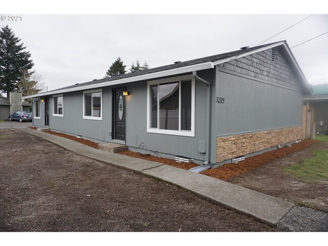 3209 W St, Unit Apt B