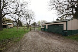 2074 N 425 St in Vandalia, IL - Building Photo - Building Photo