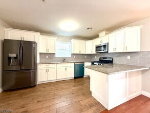 942 Olive St in Elizabeth, NJ - Building Photo - Building Photo