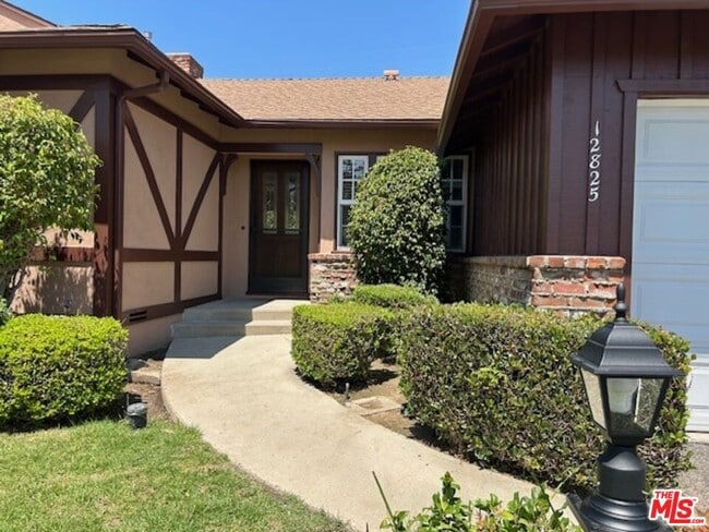 12825 Waddell St in Los Angeles, CA - Building Photo - Building Photo