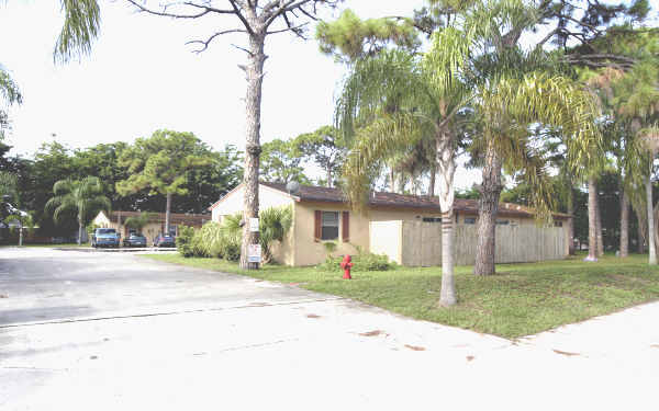 4376-4398 Lakewood Rd in Lake Worth, FL - Building Photo