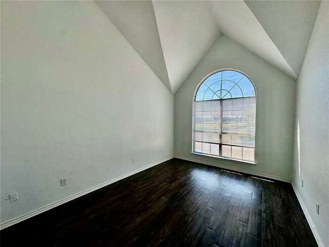 1114 Holly St in Irving, TX - Building Photo - Building Photo