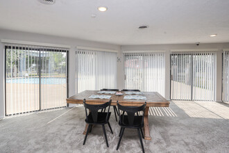 Ashley Oaks Apartments in Lafayette, IN - Building Photo - Interior Photo