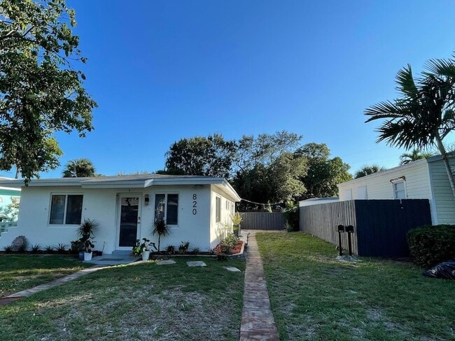 property at 820 SE 14th St
