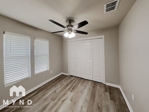 235 E Lambert St in San Antonio, TX - Building Photo - Building Photo