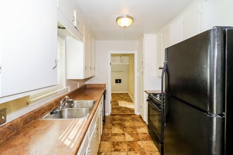 9811 Temple Dr in Little Rock, AR - Building Photo - Building Photo