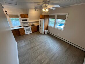 70 Morris St, Unit Apartment in Amityville, NY - Building Photo - Building Photo