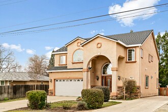8661 Elm Ave in Orangevale, CA - Foto de edificio - Building Photo