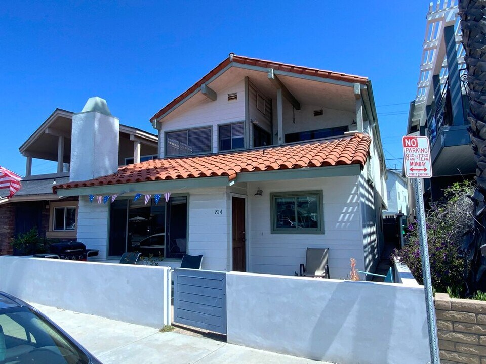 814 W Balboa Blvd in Newport Beach, CA - Building Photo
