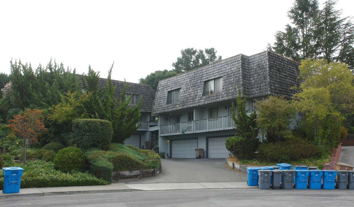 10126-10136 Alpine Dr in Cupertino, CA - Building Photo