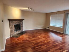 28426 16th Ave S in Federal Way, WA - Building Photo - Building Photo