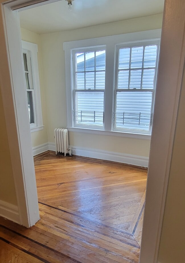 82 Smith St, Unit #2 in Newark, NJ - Foto de edificio - Building Photo