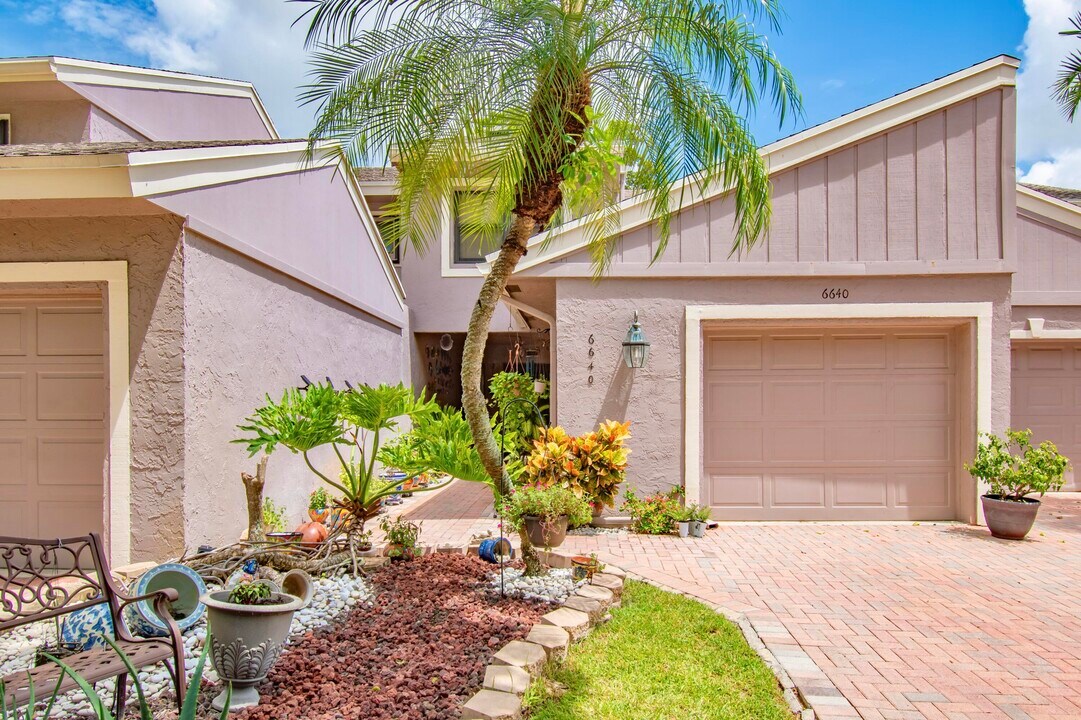 6640 Thornhill Ct in Boca Raton, FL - Building Photo