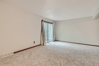 2355 Mailand Ct in Maplewood, MN - Building Photo - Building Photo