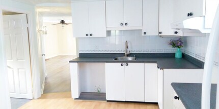 240 Jogues Rue in Ste-Catherine, QC - Building Photo - Building Photo