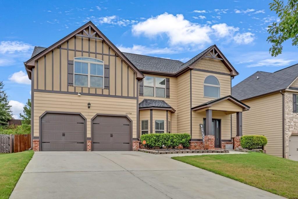 1370 Long Acre Dr in Loganville, GA - Building Photo