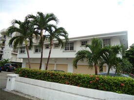 130 Golden Isles Dr in Hallandale Beach, FL - Building Photo