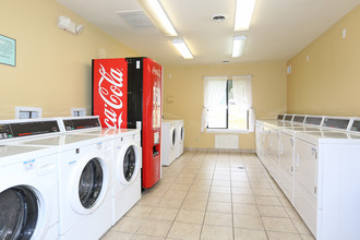 Wood Creek Apartments in Calcium, NY - Foto de edificio - Interior Photo