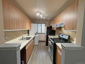 26 Hillside Terrace in White Plains, NY - Building Photo - Building Photo