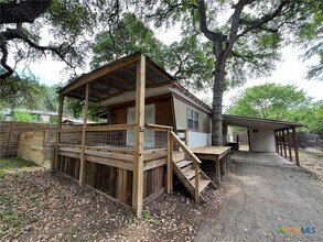 144 Deer Ln in New Braunfels, TX - Building Photo - Building Photo
