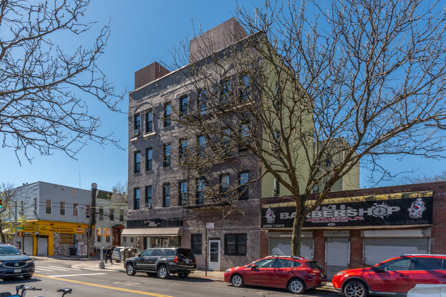 996 Cypress Ave in Ridgewood, NY - Building Photo - Building Photo