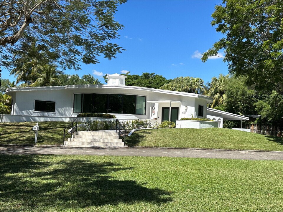 6205 St in Pinecrest, FL - Building Photo