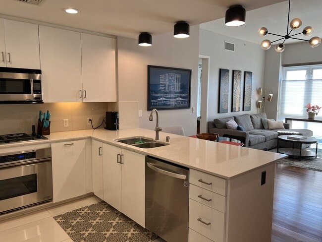 845 Fort Stockton Dr in San Diego, CA - Building Photo - Building Photo