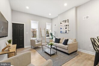 2571 Coral St in Philadelphia, PA - Foto de edificio - Building Photo