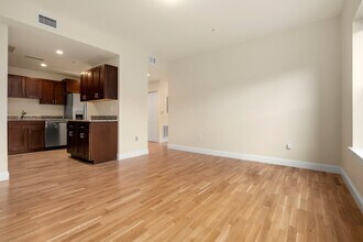 36 Peterborough St, Unit 16-303 in Boston, MA - Foto de edificio - Building Photo