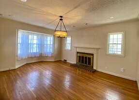 1825 Fairchild Ave in Manhattan, KS - Building Photo