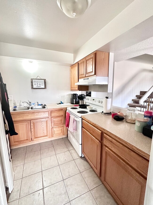 property at 1600 Banyan Dr