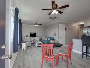 10 Windsor Ct in Galveston, TX - Building Photo - Building Photo